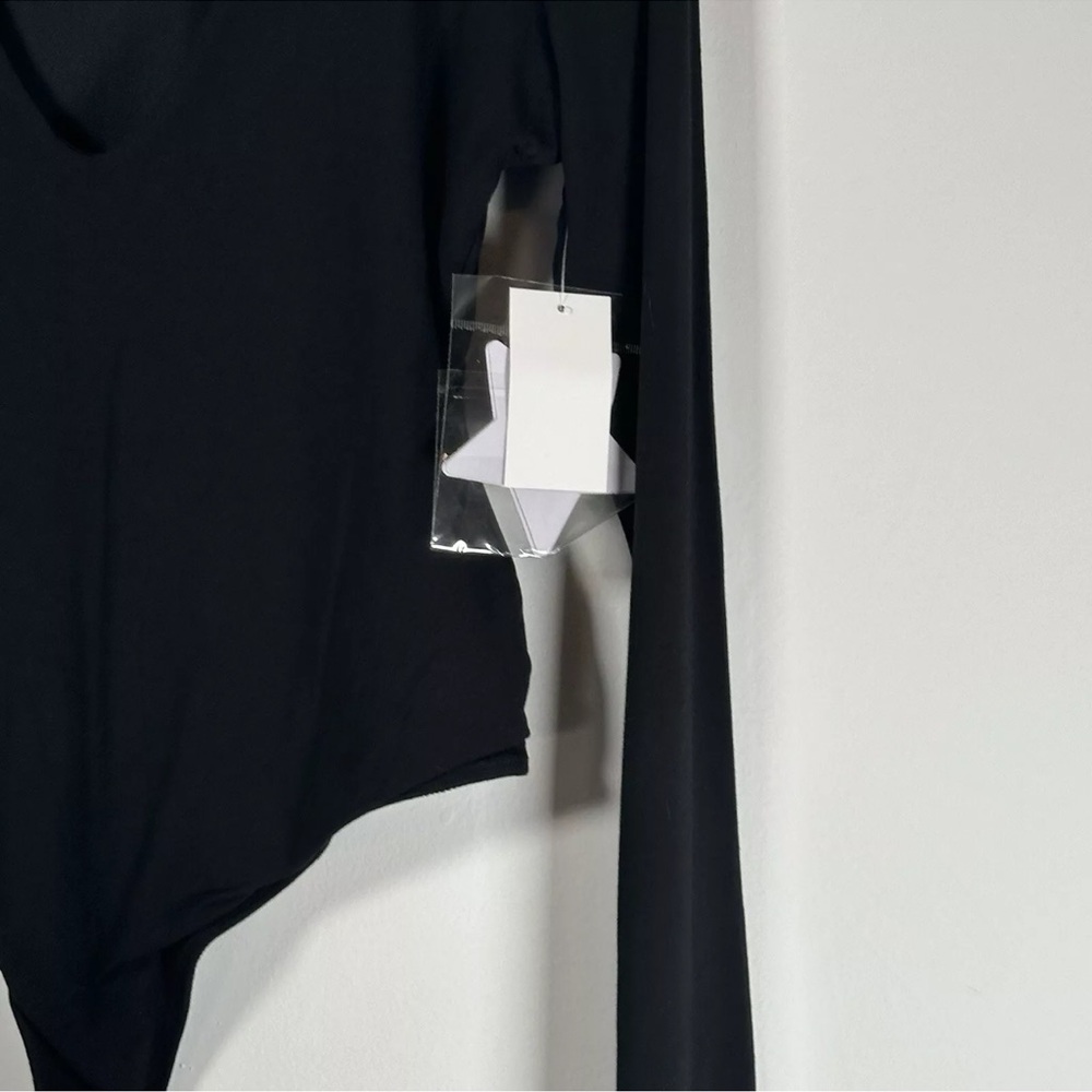 Good American Black Low Down Deep V Bodysuit Large New Shoulder Pad Long Sleeve - Picture 6 of 12
